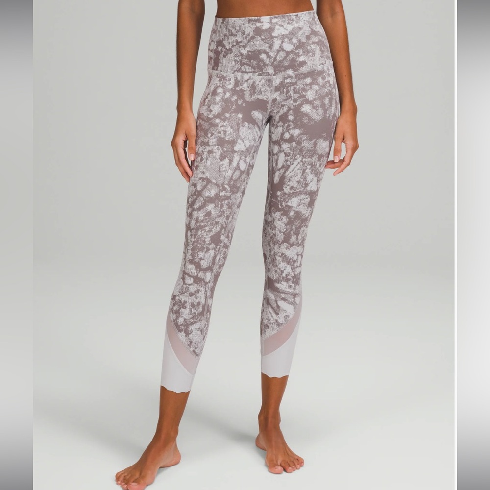 LULULEMON Wunder Under Scalloped Hem 23” Leggings